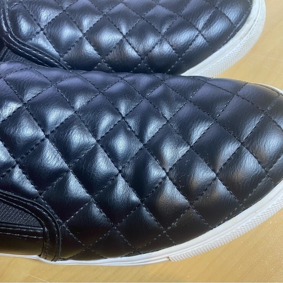 STEVE MADDEN Women's size 8M Electric Slip on Black Quilted style ELTR01S1 - Picture 10 of 10
